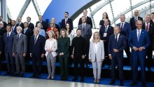 Niz videokonferencija uoči sastanka na Aljasci, za stol sjeda Trump, Zelenski i EU