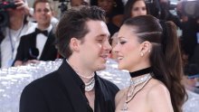 Nicola i Brooklyn Beckham iznenadili obnovom zavjeta, a zatim je ona zapanjila izborom haljine