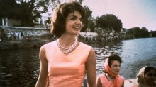 Stil Jackie Kennedy vječna je inspiracija, a ovo su njezini ključni komadi