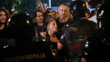 Novi val prosvjeda u Srbiji, ima ozlijeđenih prosvjednika i policajaca. Oglasio se Vučić
