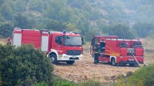 Ugašen požar na Krku, vatra gutala servisno-skladišnu halu