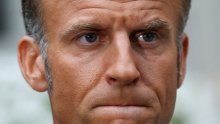 Macronu gori pod nogama: Mora pod hitno pronaći novog premijera