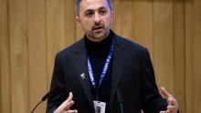 Umjetna inteligencija može se činiti svjesnom i suosjećajnom. To je problem