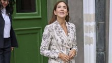 U hlačama kakve se rijetko viđaju: Lijepa kraljica sve je iznenadila ovim odabirom