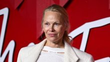 Zablistala u bijelom: Pamela Anderson ovim je videom oduševila pratitelje