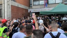 [VIDEO] Kaotično u Novom Sadu: Prosvjednici golim rukama potisnuli policiju ispred fakulteta