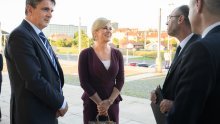 Kolinda Grabar-Kitarović oduševila u haljini ženstvenog uzorka