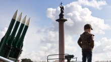 Djeca uče kako bacati bombe: Rusija u ljetnim kampovima stvara novu generaciju vojnika