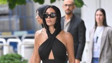 Kim Kardashian stigla u Veneciju i ukrala show u haljini s efektnim detaljem