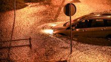 Vozačima prijeti hidraudar: Evo kako se ponašati ako se autom nađete u poplavi