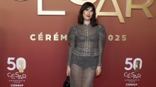 Ikona francuskog chica: Izgleda tako moćno u hit nijansi koja će vladati ove sezone