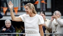 Elegantna kraljica zbog ovog sakoa Massimo Duttija odbacila je luksuzne dizajnerske komade