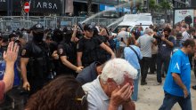 Turska policija suzavcem rastjerala oporbeni prosvjed