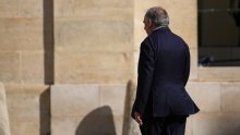 Pala francuska vlada: Macron donio odluku