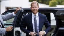 Princ Harry tek je stigao u Englesku i već je pokazao svoje pravo lice