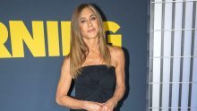 Jennifer Aniston oduševila je haljinom koja skriva trbuščić bolje od ijedne druge