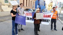 Mještani Botinca, ogorčeni izmjenama GUP-a, prosvjeduju pred Skupštinom