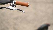 Maloljetnik pao s električnog romobila: Bore mu se za život