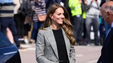 Kate Middleton izazvala pomutnju u chic odijelu, a frizura je ponovno ukrala show