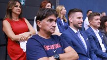 Zlatko Dalić i supruga stigli u Osijek i pokazali navijačko raspoloženje