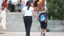 Ne mogu uzeti olovku u ruku, ali znaju skrolati: Enorman broj djece dobio odgodu upisa u školu