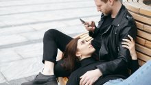 Od pisama na papiru do Tinder matcheva: Kako se udvaranje mijenjalo kroz vrijeme