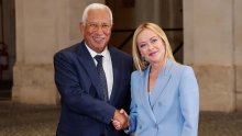 Zanimljiv izbor: Giorgia Meloni u odijelu efektne nijanse privukla sve poglede