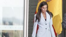 Kraljica Letizia osvaja elegancijom: Moćno odijelo istaknula cipelama high street brenda