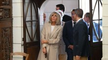 Brigitte Macron prvi put u javnosti nakon što je objavila da će dostaviti dokaze da je žena