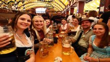 Pogledajte spektakularno ozračje na otvorenju ovogodišnjeg Oktoberfesta