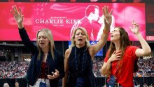 Više od 100.000 ljudi na komemoraciji ubijenom influenceru Charlieju Kirku
