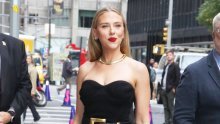 Scarlett Johansson privukla je sve poglede ovom haljinom, a bolje sandale teško da je mogla odabrati