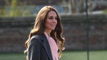 Efektna bluza u prvom planu: Kate Middleton zadivila u odmjerenom jesenskom izdanju