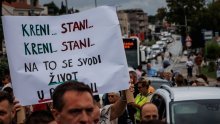 Mještani Podstrane prosvjedovali zbog čestih gužvi na Jadranskoj magistrali: 'Pucamo po šavovima'