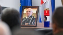 Pogledajte tko se došao oprostiti od generala Ante Rose