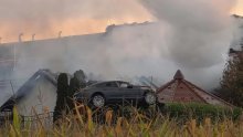 U velikom požaru kod Požege izgorjeli skupocjeni automobili vlasnika Color emajla