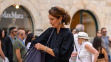 Rujanski šetači u ležernim modnim kombinacijama: Stradun vrvi jesenskim trendovima