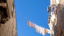 Odzvonilo sušenju robe na balkonima: Nužno je uvesti pravila!