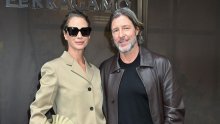 Više ne skrivaju sijede: Christy Turlington sa suprugom ukrala show