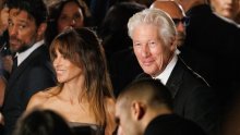 Richard Gere i Alejandra Silva ukrali pažnju na Armanijevoj reviji u Milanu