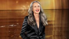 Lijepa i sa 67: Nema tko nije gledao u Andie MacDowell, a tek ta njezina kosa...