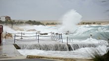 Crveni meteoalarm: Najavljena orkanska bura i prve pahulje snijega. Uskoro novo zatopljenje