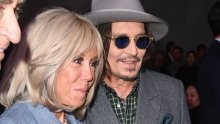Dok je Francuzi kritiziraju, Brigitte Macron obilazi revije i fotka se s Johnnyjem Deppom