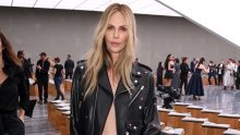 Charlize Theron izazvala senzaciju s novom frizurom, a ispod kožne jakne ne nosi ništa