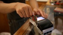 Švedska najavila: Karticama će se plaćati i offline