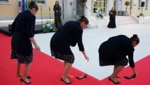 Na tren ostala bez cipele: Ministrica zdravstva našla se u problemu, no isti je odmah riješila