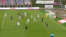Svi igrači Rijeke su skočili i tražili penal, a za Kolarića i VAR sobu je sve u redu; pogledajte što se dogodilo