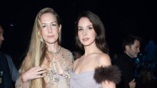 Sličnost je preočita: Lana Del Rey povela zgodnu sestru na reviju