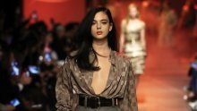 Ukrala je svu pozornost: Lijepa kći Monice Bellucci otvorila modnu reviju u Parizu