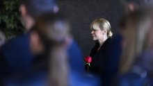 S crvenom ružom u rukama Mila Elegović oprostila se od bivšeg supruga